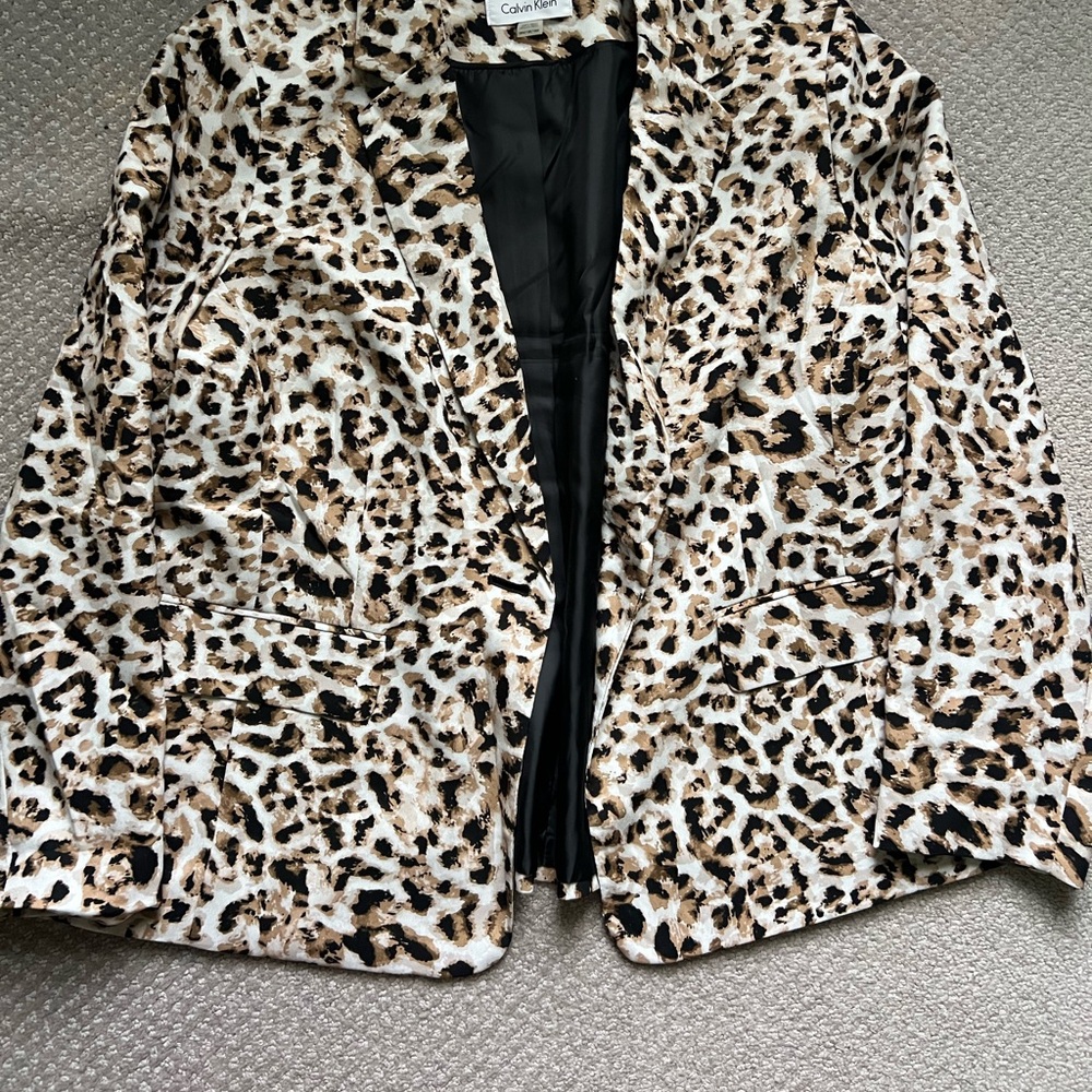 Women’s Calvin Klein leopard print blazer in size 18W.